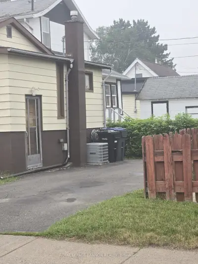 Detached in Thunder Bay