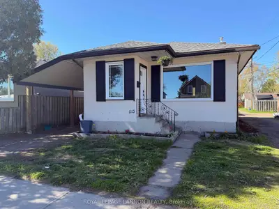 Detached in Thunder Bay
