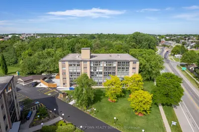 400 Champlain Boulevard 406, Cambridge, On N1r 7j6
