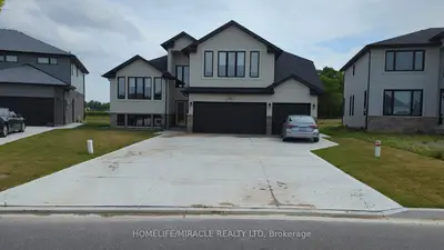 Detached in Amherstburg