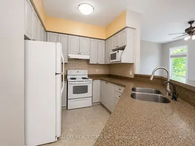 Att/Row/Townhouse in Waterloo