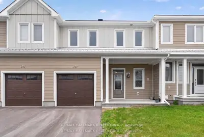 Att/Row/Townhouse in Stittsville - Munster - Richmond