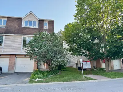 Condo Townhouse in Kanata