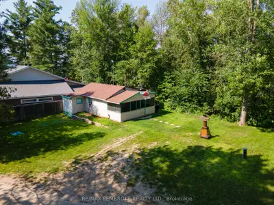 19b Moores Beach Road, Whitewater Region, On K0j 2l0