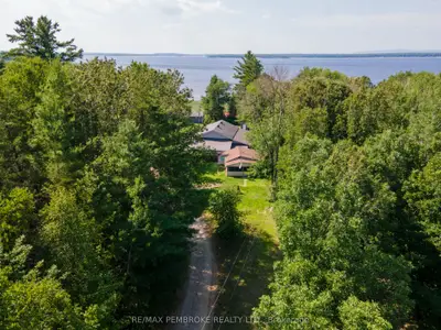 19b Moores Beach Road, Whitewater Region, On K0j 2l0