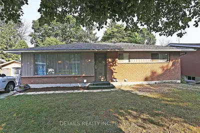 Detached in Parkway Park - Queensway Terrace S and Area