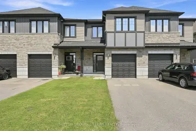 Att/Row/Townhouse in Stittsville - Munster - Richmond