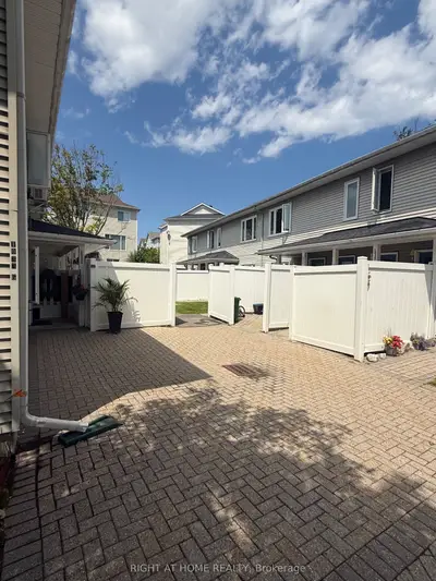 1035 Cummings Avenue E, Cyrville - Carson Grove - Pineview, On K1j 9k5