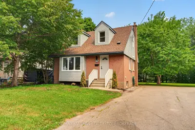 Detached in Niagara Falls