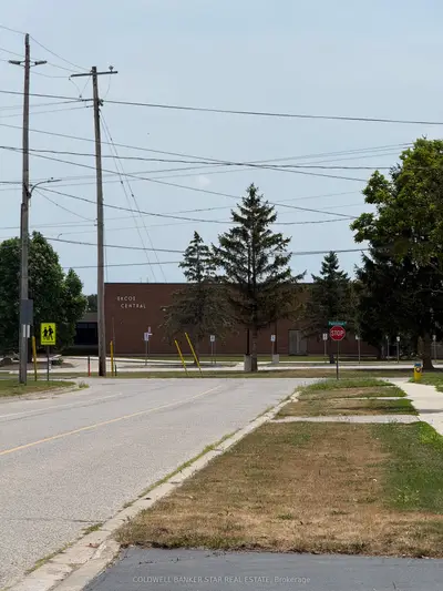 112 Victoria Street, Southwest Middlesex, On N0l 1m0