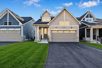 18 Oakmont Drive, Loyalist, On K0h 1g0
