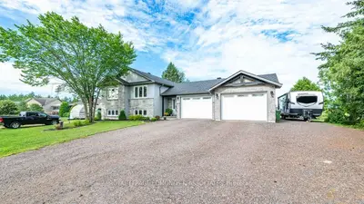 Detached in Laurentian Valley