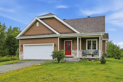 Detached in Champlain