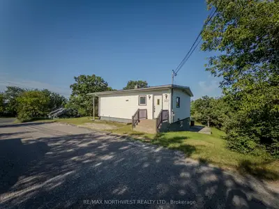 Detached in Kenora