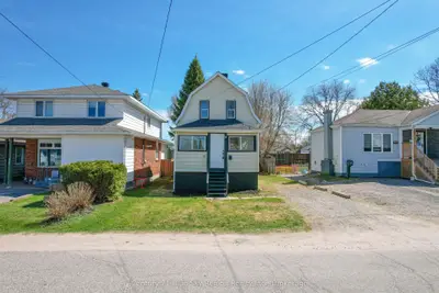 Detached in North Bay