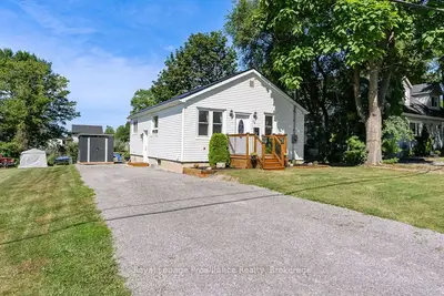 Detached in Belleville