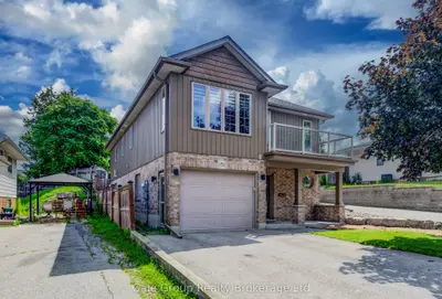 Detached in Woodstock