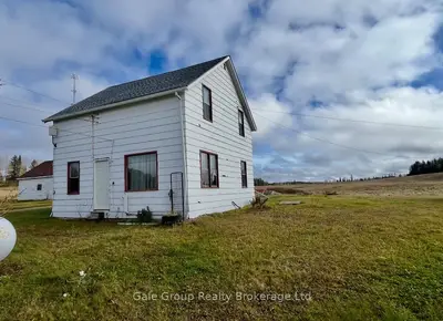 Detached in Kenora