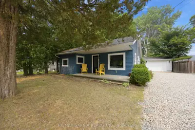 6366 London Road, Lambton Shores, On N0n 1j1