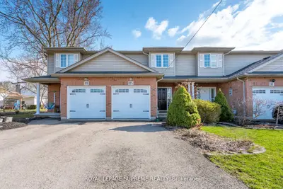 Att/Row/Townhouse in Welland