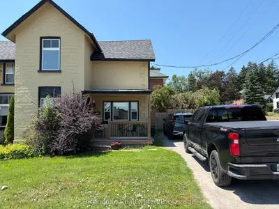 Att/Row/Townhouse in Kawartha Lakes