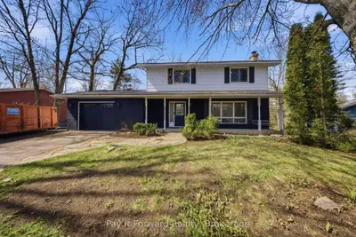 1025 Aberdeen Street, Muskoka Lakes, On P0c 1a0