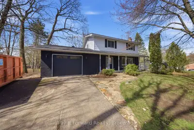 1025 Aberdeen Street, Muskoka Lakes, On P0c 1a0