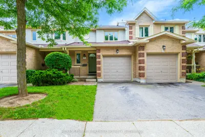 Condo Townhouse in Guelph