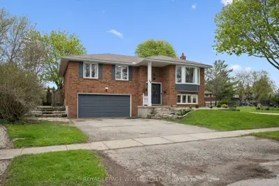 Detached in Wilmot