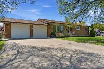 Detached in Niagara Falls