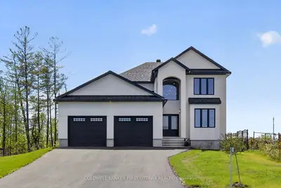 Detached in McNab/Braeside