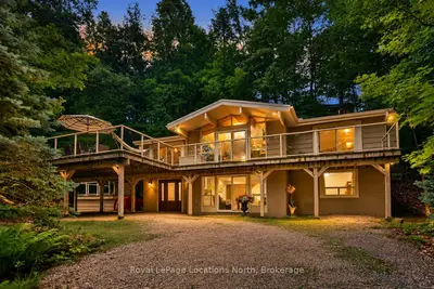 Detached in Blue Mountains