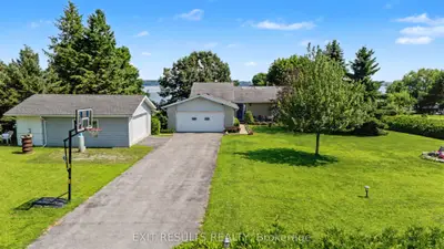 Detached in Frontenac Islands