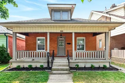 Detached in Brantford