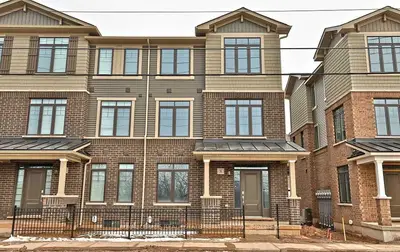 Condo Townhouse in Hamilton