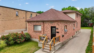 Fourplex in London East
