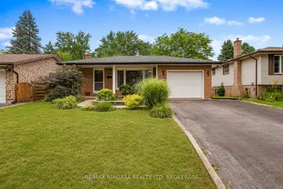 Detached in Niagara Falls