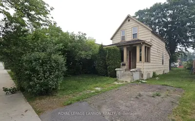 Detached in Thunder Bay