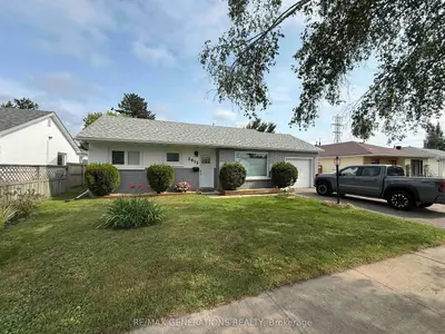 Detached in Thunder Bay