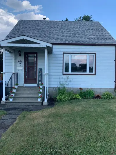 Detached in Thunder Bay