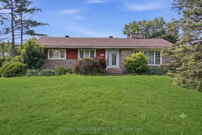 Detached in Blossom Park - Airport and Area