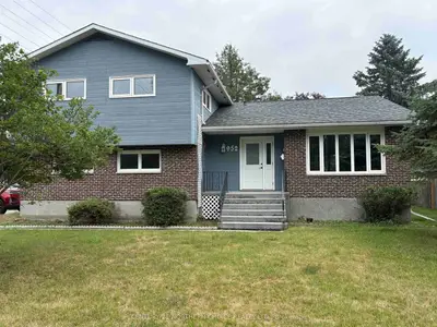 Detached in Fort Frances