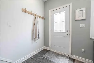 195 Wood Street E, Hamilton, On L8l 3z2