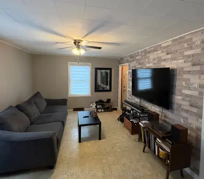 380 Corvette Street, Welland, On L3b 4s7