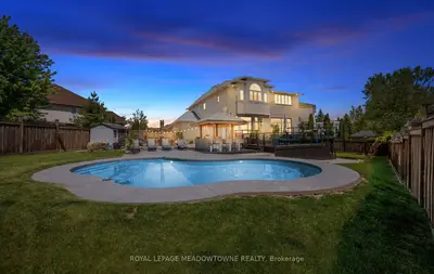 4 Playfair Court, Hamilton, On L9k 1r6