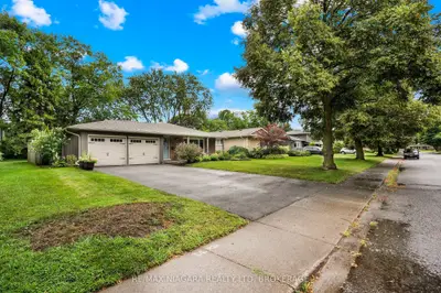 Detached in Niagara Falls