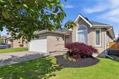 Detached in Brantford