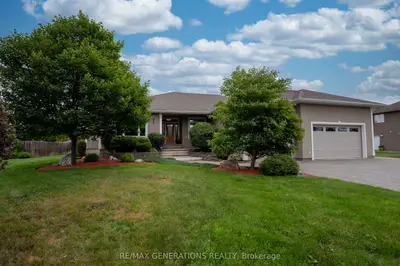Detached in Thunder Bay