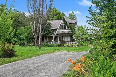 Detached in McNab/Braeside