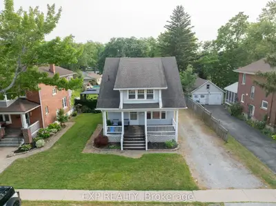 Detached in Niagara Falls
